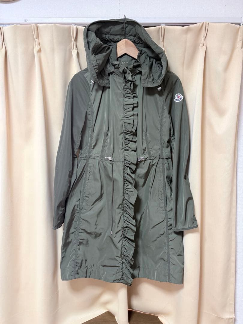 t*o様 美品　モンクレール　ナイロン　スプリングコート　フリル　OUTREME