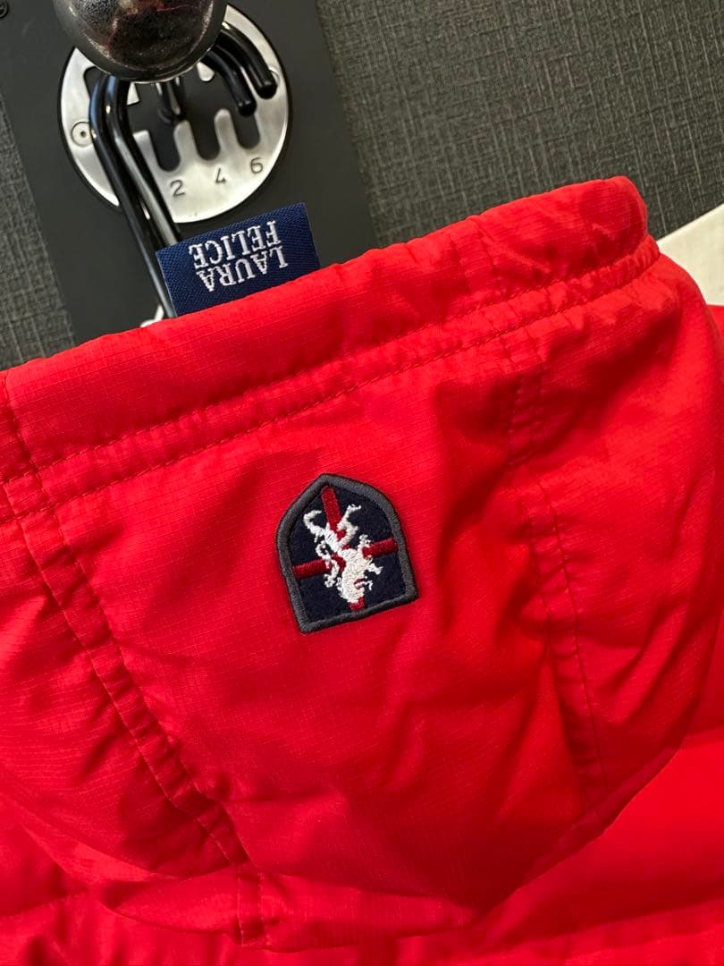 新品未使用 ラウラフェリーチェ ダウンベスト 赤 XL