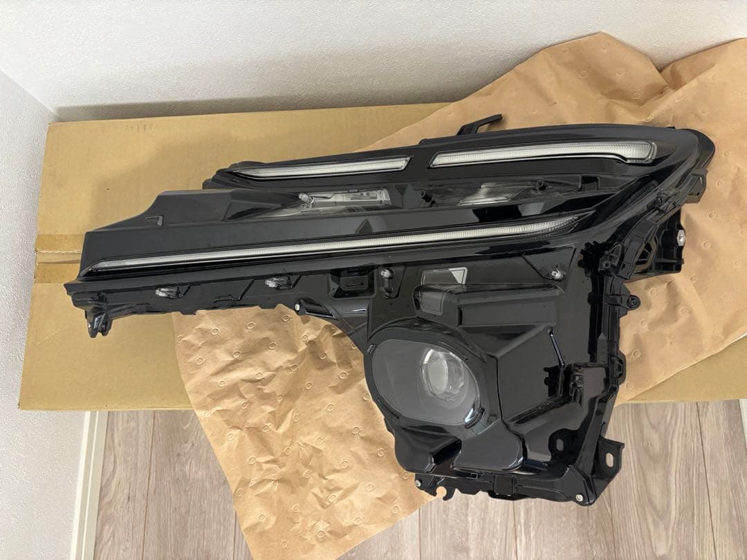 アクシス　クラウンスポーツ　ヘッドライト　左