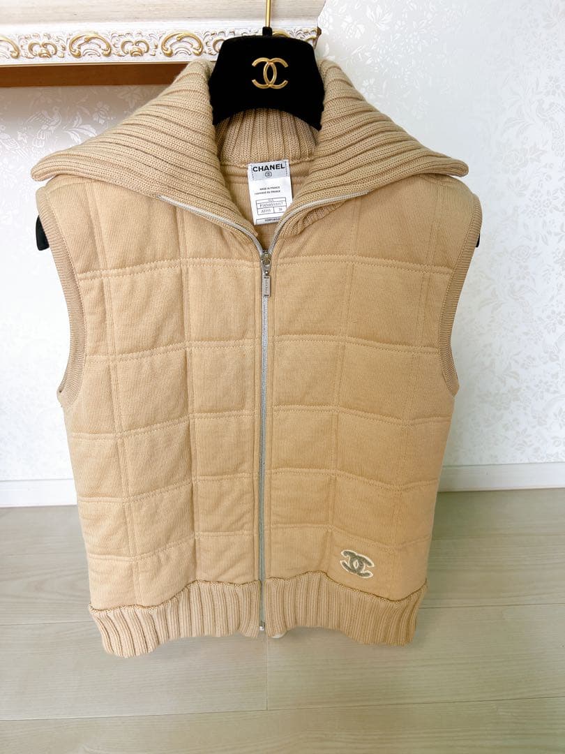 CHANELシャネルニットベスト【美品，レア商品】