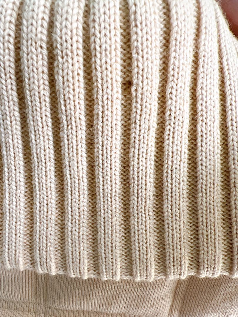 CHANELシャネルニットベスト【美品，レア商品】