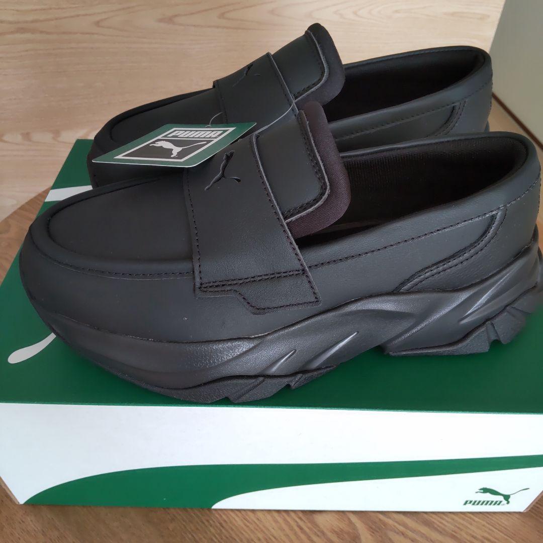 【新品タグ付き】　プーマ　ローファー　24センチ