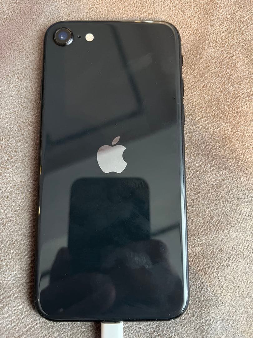 Apple iPhone SE 第二世代　ブラック 本体