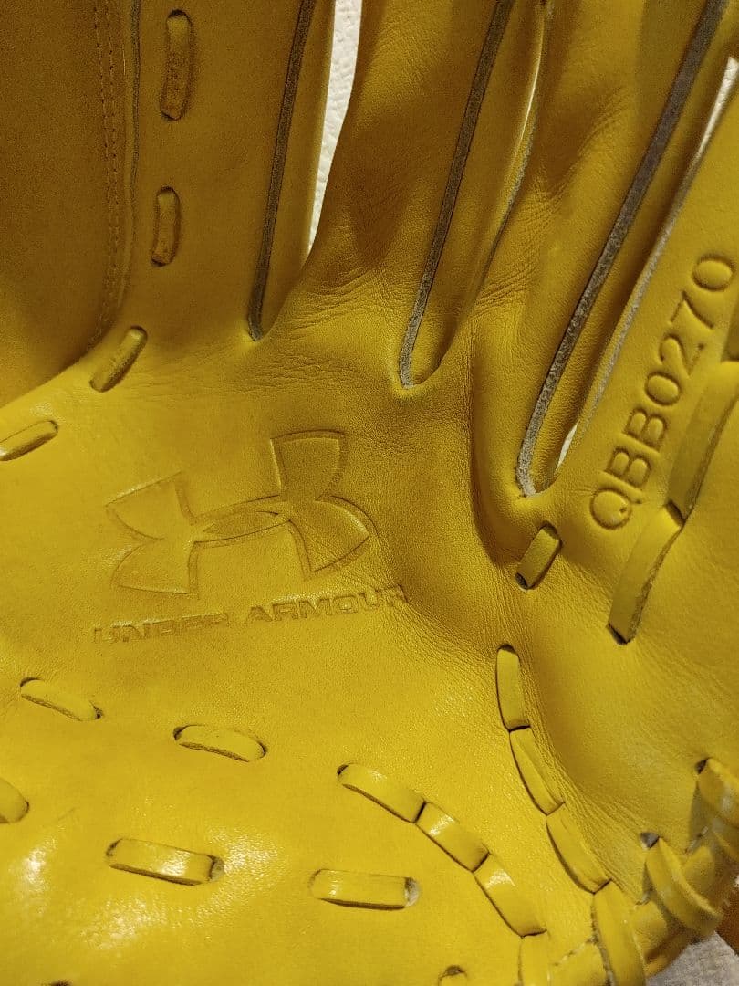 アンダーアーマー　希少　軟式　投手 イエロー　右投げ　指カバー