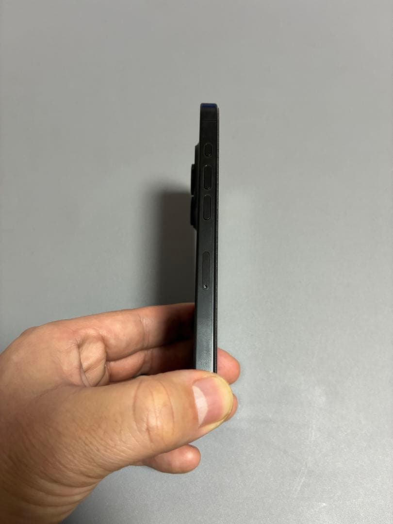 Apple iPhone 15 Pro 128GB ブラックチタニウム 本体