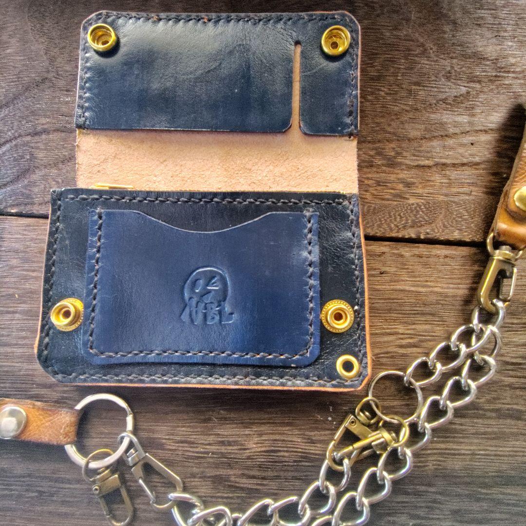 ミドルサイズ トラッカーウォレット 黒＆ネイビー 桜