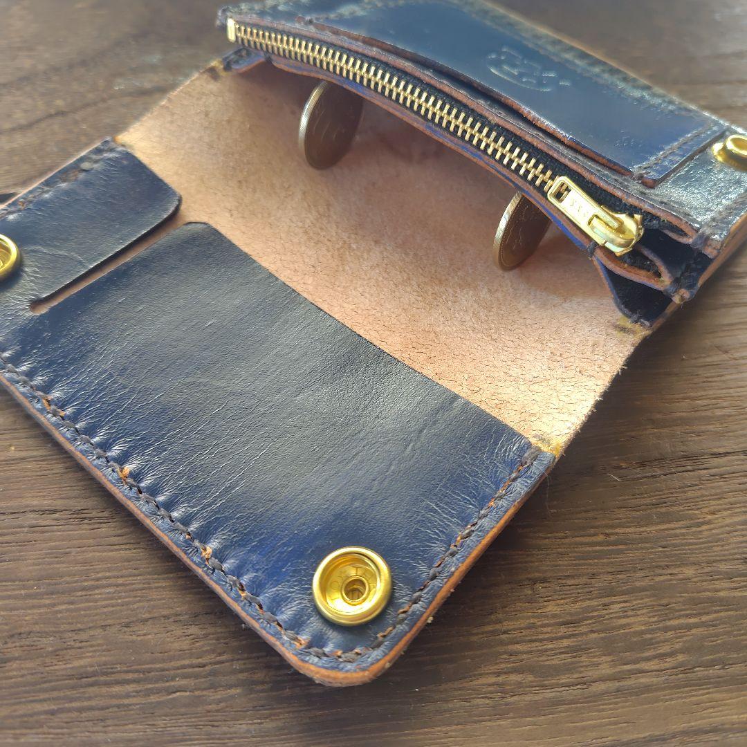 ミドルサイズ トラッカーウォレット 黒＆ネイビー 桜