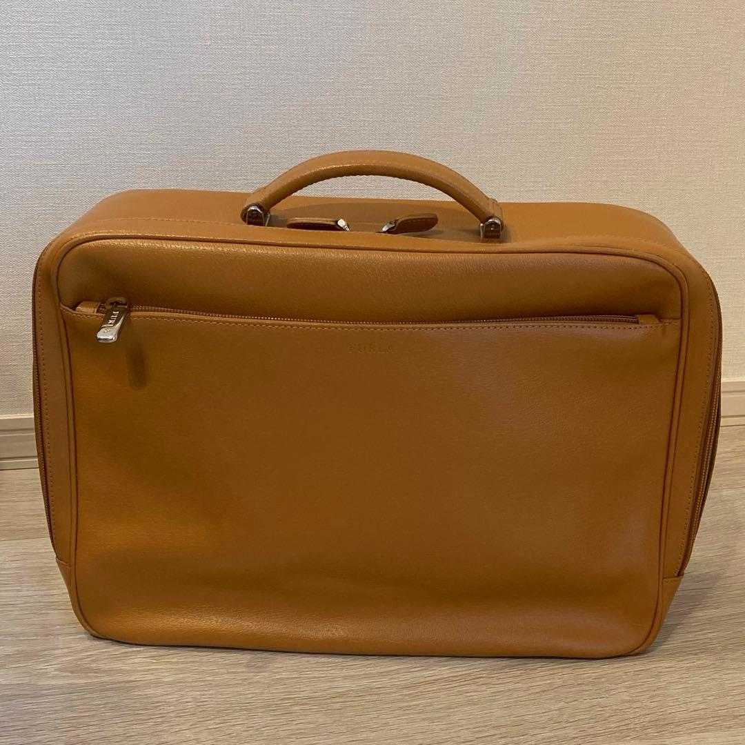 フルラ　FURLA ビジネスバッグ　ショルダー　バック　パソコン　ブリーフケース
