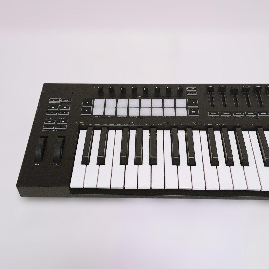 Novationノベーション Launchkey61 MK3 MIDIキーボード
