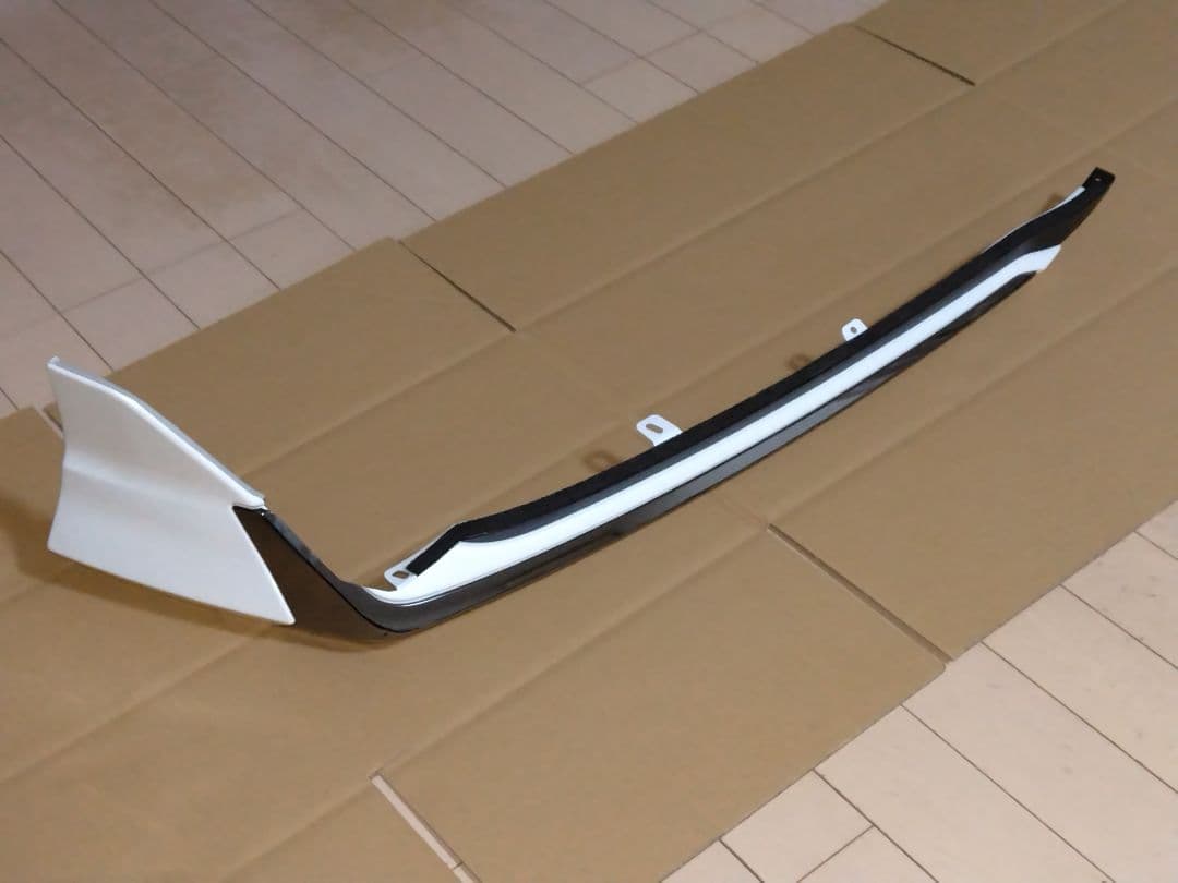 220系クラウンRS用モデリスタ フロントウイングスポイラー(運転席/右側のみ)