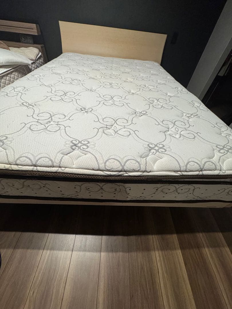 サータ　ダブルマットレス　マットのみ