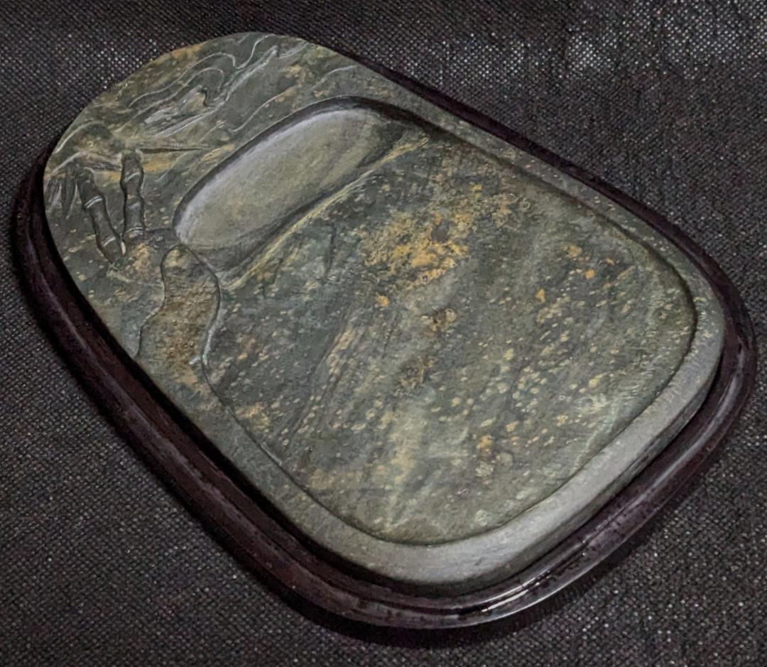 【歙州硯　雲竹風流文】◆金暈・金星・水波羅紋の美石◆唐木塗箱◆約7.2吋◆龍尾山