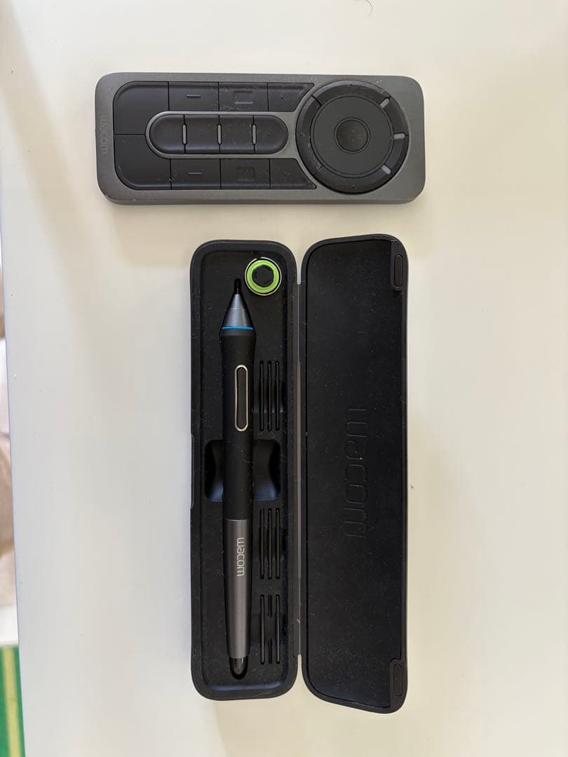 Wacom Cintiq Pro 24 ペンモデル　エルゴスタンド付き