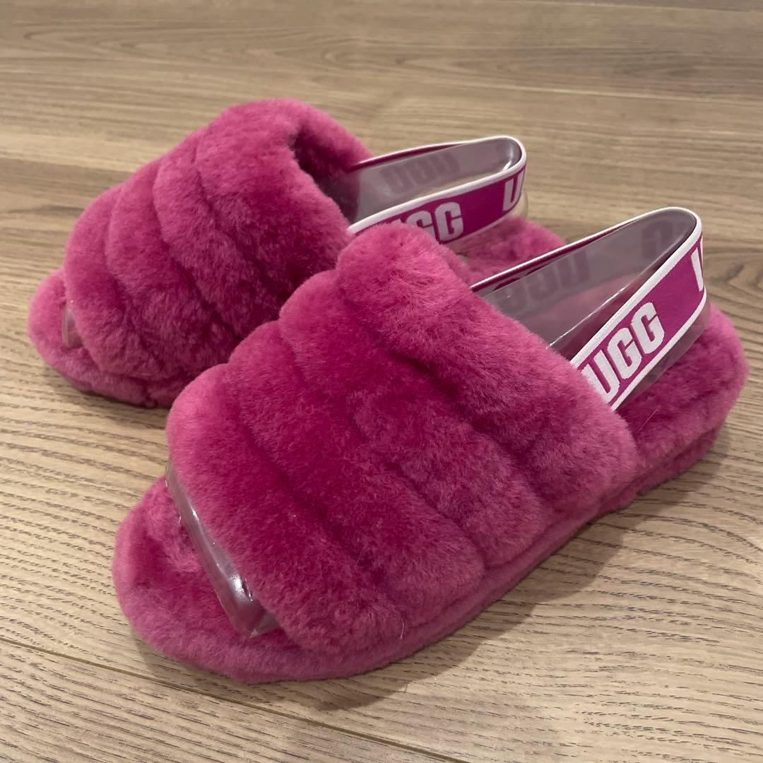 UGG ピンクファーサンダル