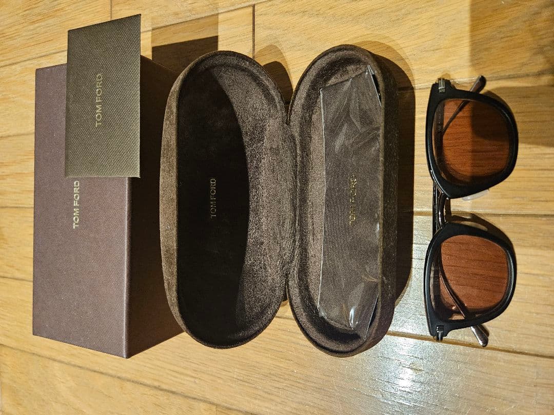 【美品】TOM FORD トムフォード サングラス TF5496 005 訳あり
