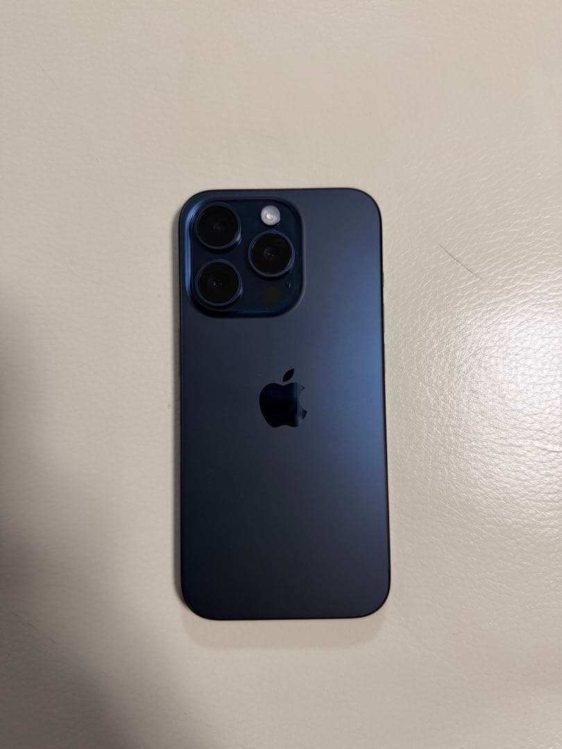 Apple iPhone 15 Pro ブルーチタニウム　電波時計