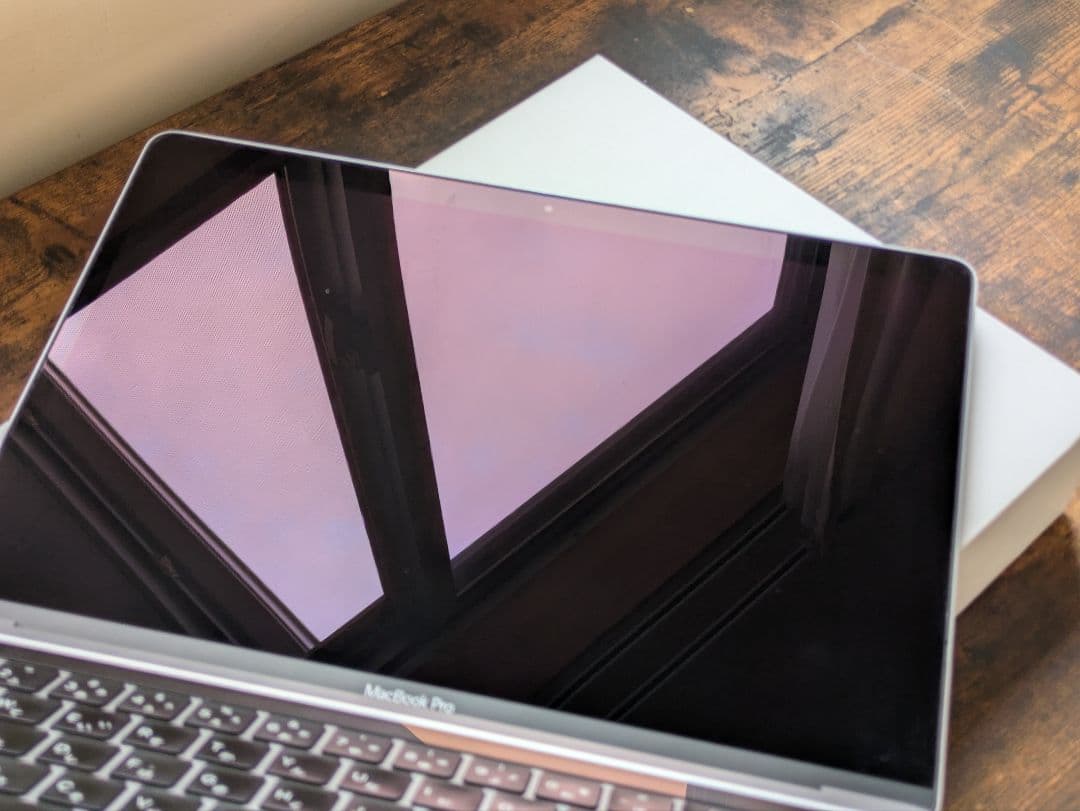 Macbook Pro 13inch 256GB メモリ16GB (2020)