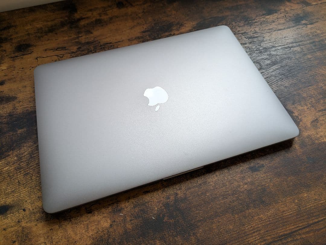 Macbook Pro 13inch 256GB メモリ16GB (2020)