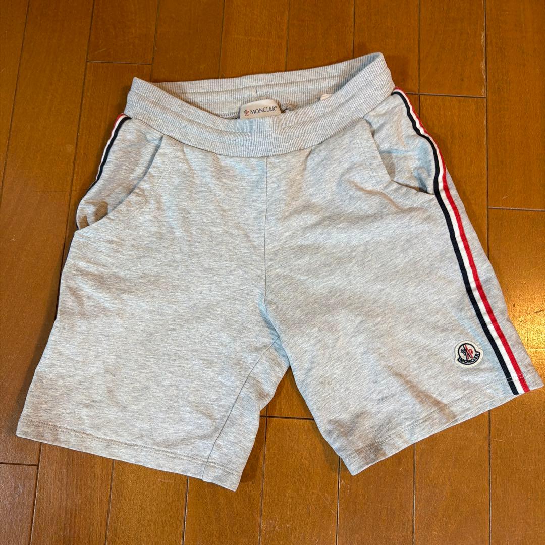 2万円で購入したMONCLERです。 履けなくなった為、お売りします。