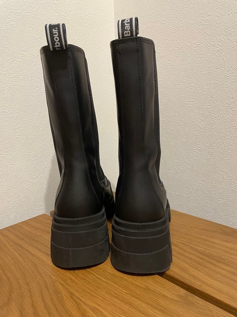 Barbour ブラック チェルシーブーツ