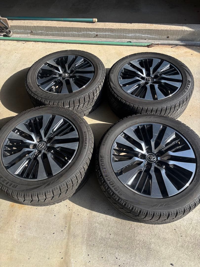 30アルファード純正　235/50R18 VRX