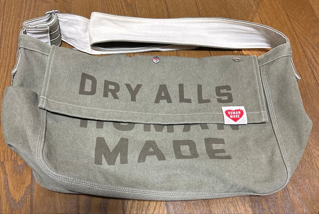 ヒューマンメイド　メールバッグ　カーキ
