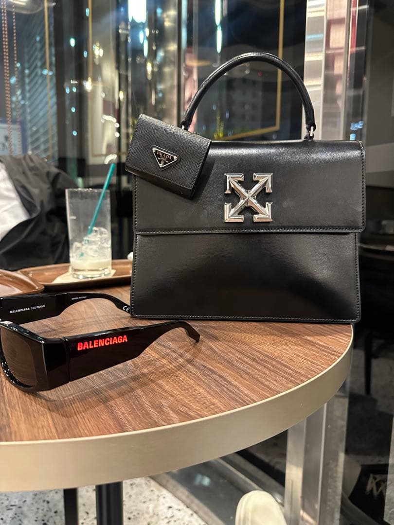 PRADA プラダ サフィアーノレザー Air Podsケース キーリング　黒