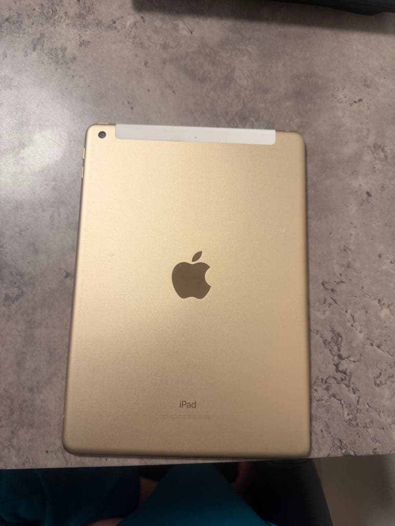 iPad 第5世代　32GB GOLD Apple Cellular Wi-Fi