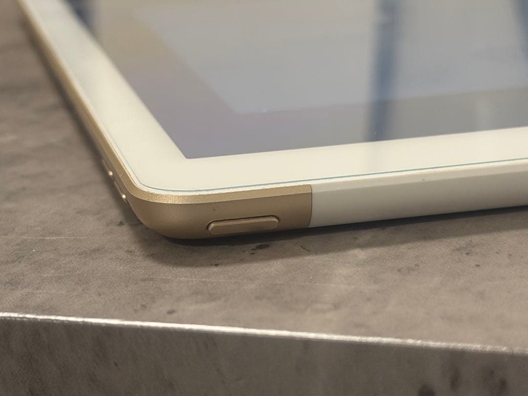 iPad 第5世代　32GB GOLD Apple Cellular Wi-Fi