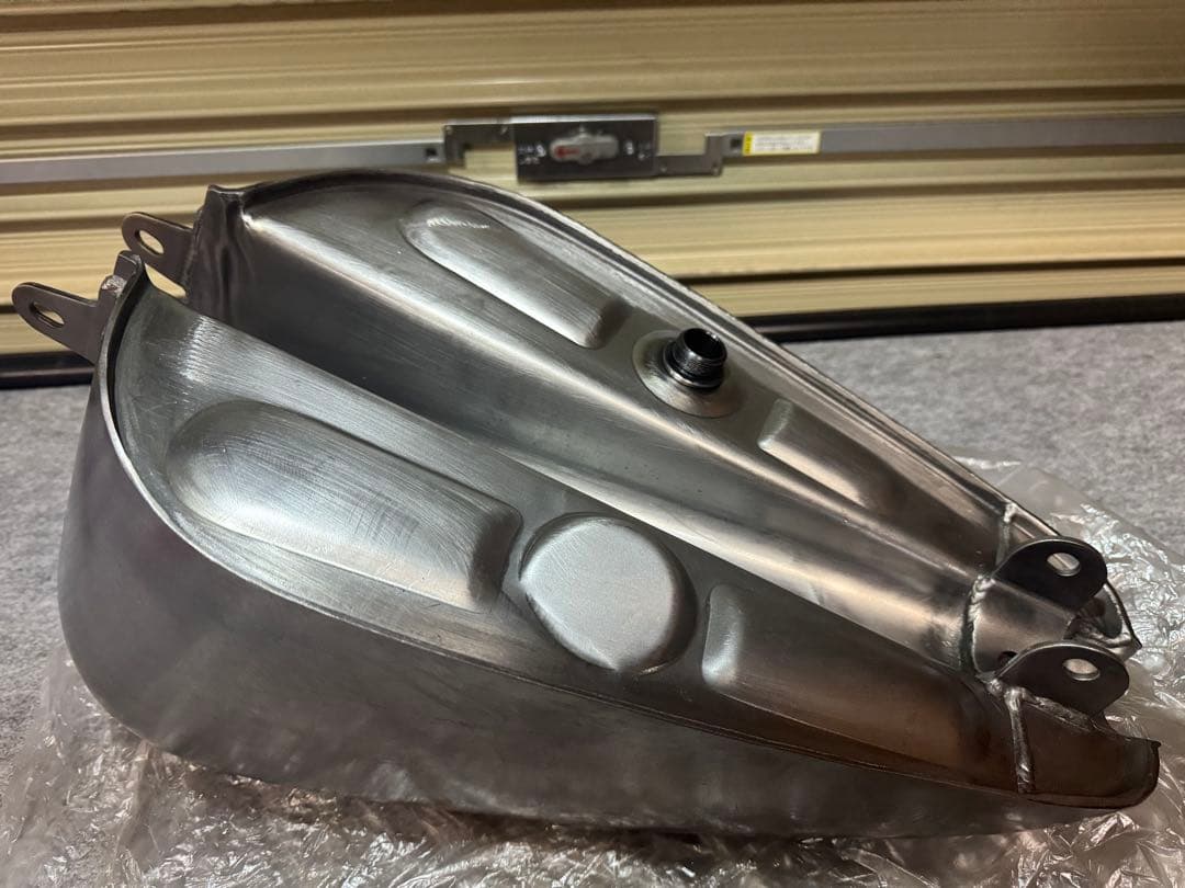 スポーツスター　ハイトンネルタンク　2.25 82-95 左コック