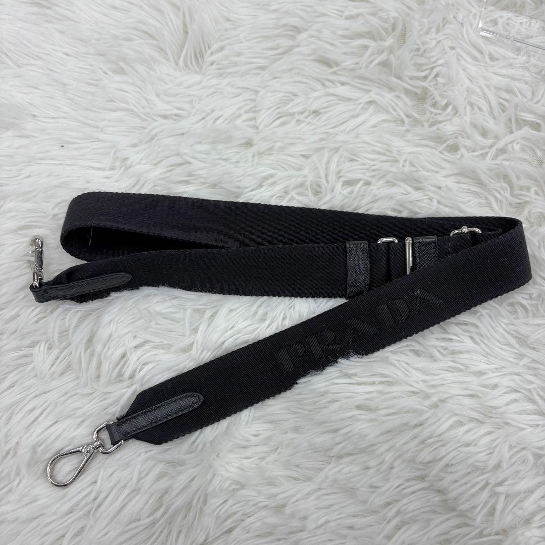 PRADA プラダ iPhoneケース 15pro ショルダー付 首掛け スマホ