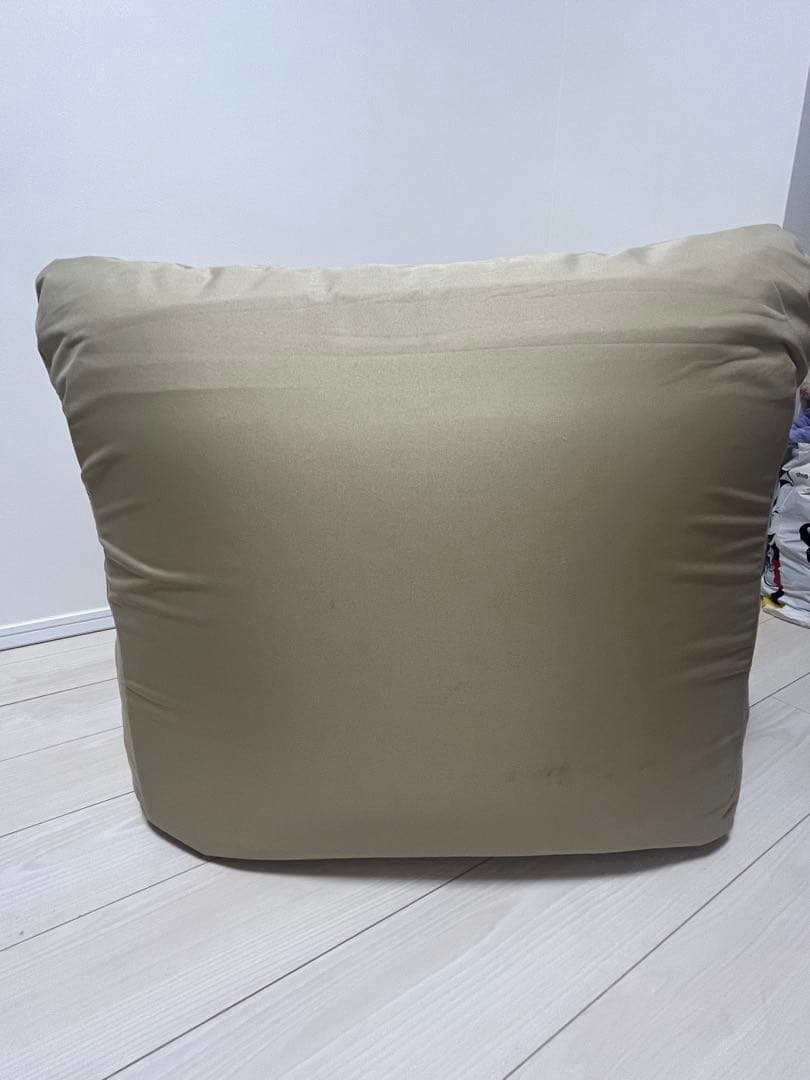 ベージュ クッションソファ サイドポケット付き