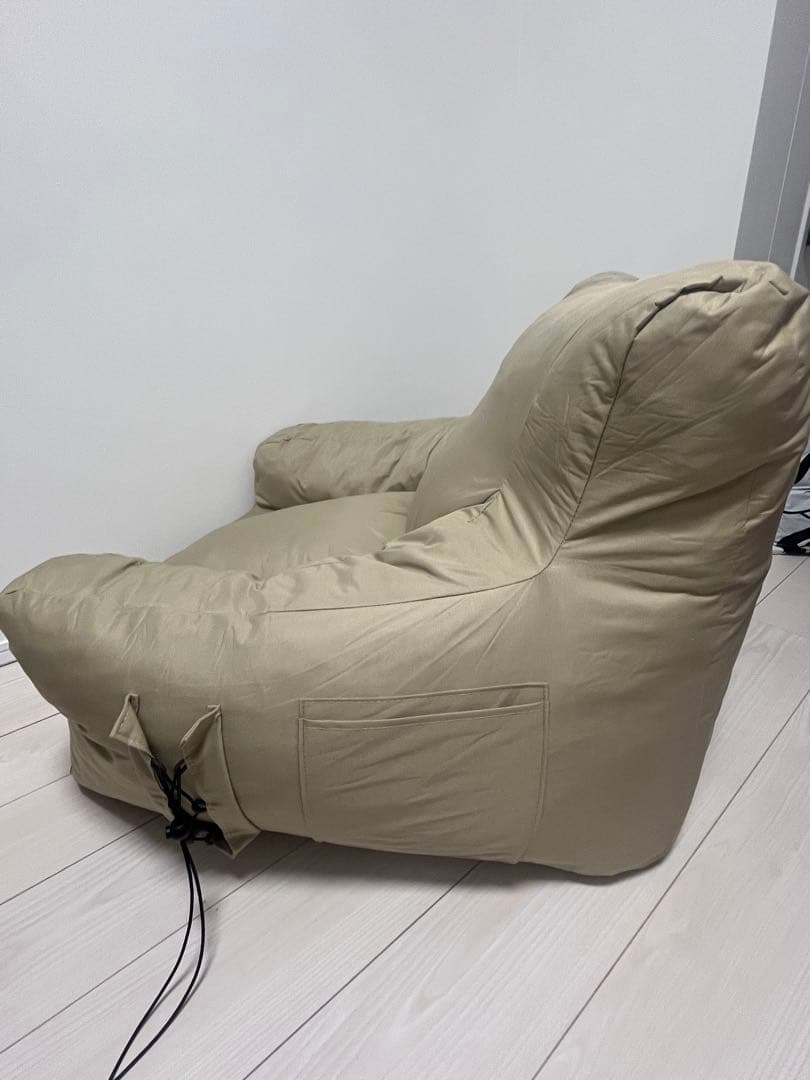 ベージュ クッションソファ サイドポケット付き