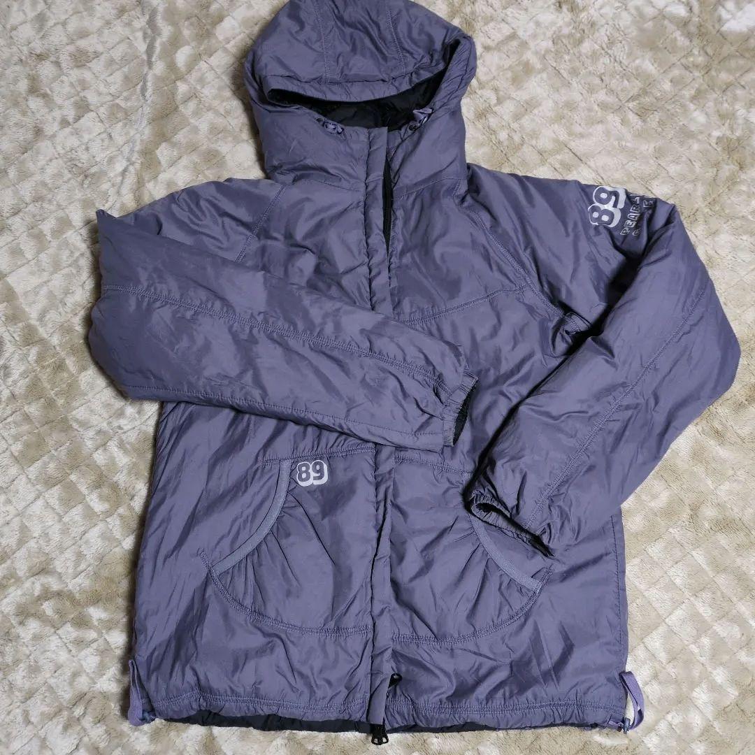 フード付き軽量リバーシブルダウンジャケット