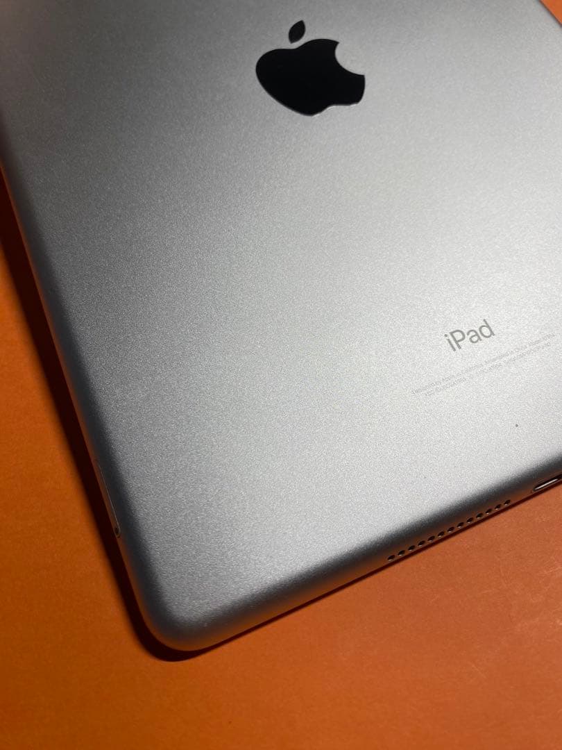 【訳あり】Apple iPad 第6世代　シルバー 本体