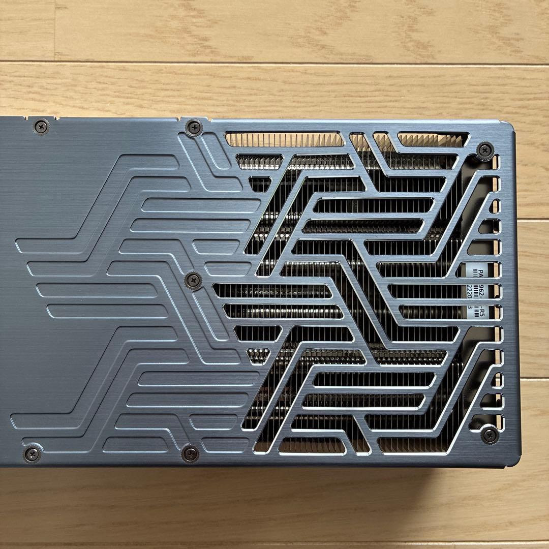 palit RTX 4090 ヒートシンク　3連ファン　バックプレート