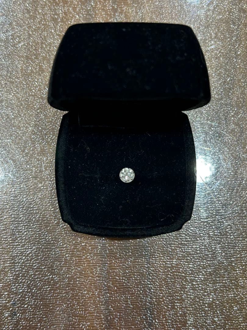 ダイヤモンドスタッドピアス