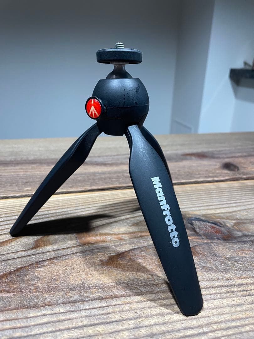 Anker Nebula Capsuleモバイルプロジェクター　三脚付き