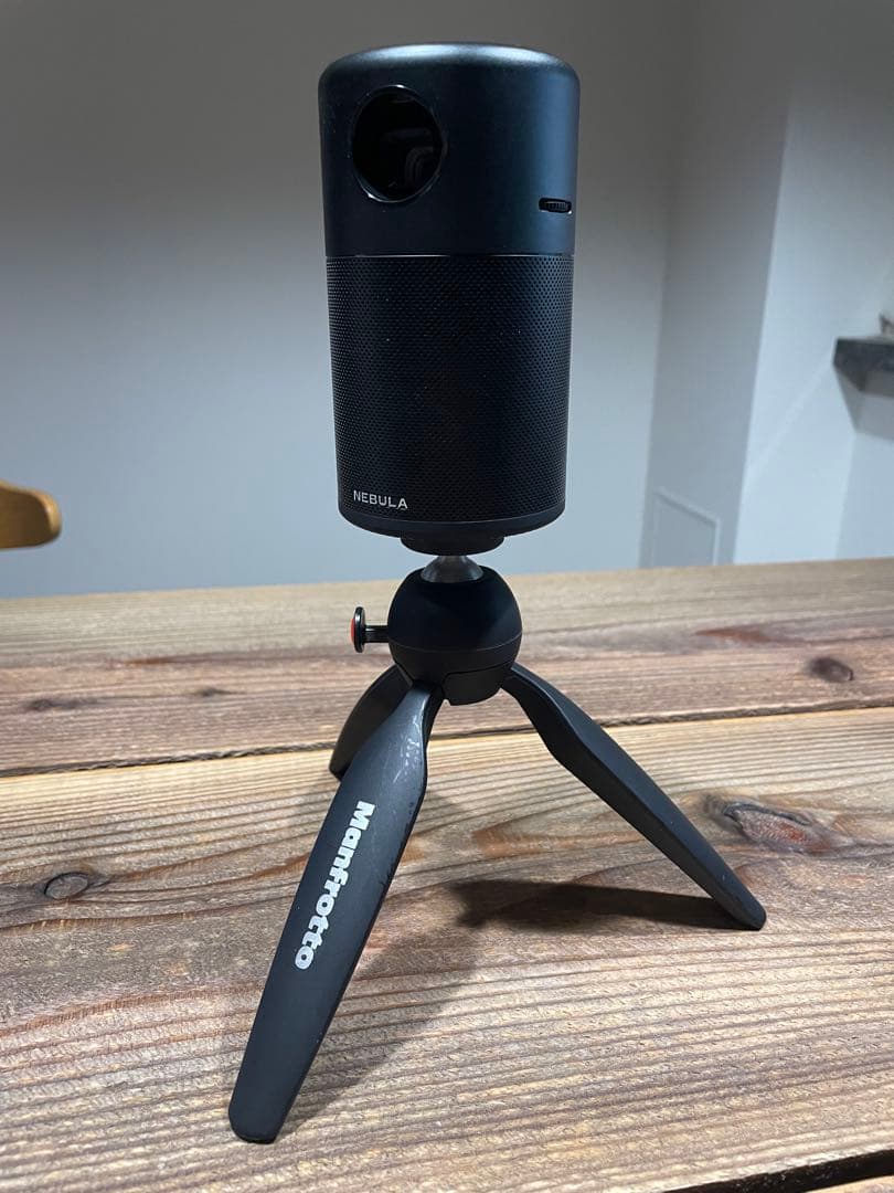 Anker Nebula Capsuleモバイルプロジェクター　三脚付き