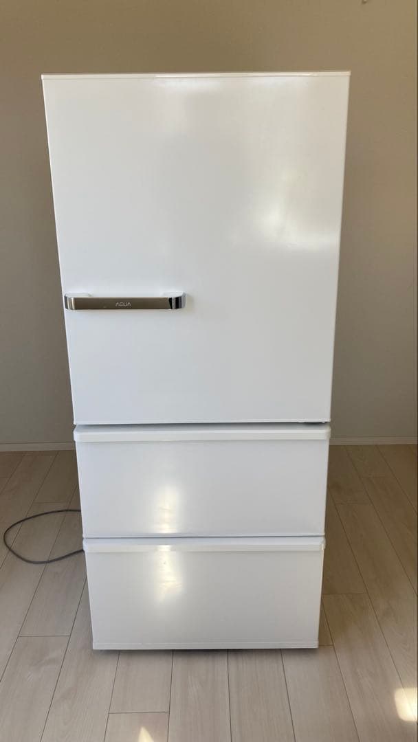 272L　2022年製　3ドア冷蔵庫　ホワイト　AQR-SV27M
