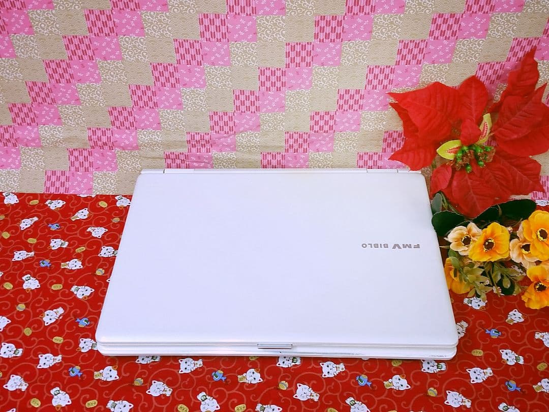 富士通/HDD大容量500GB！最新Win10搭載！ホワイト色/動画&画像編集