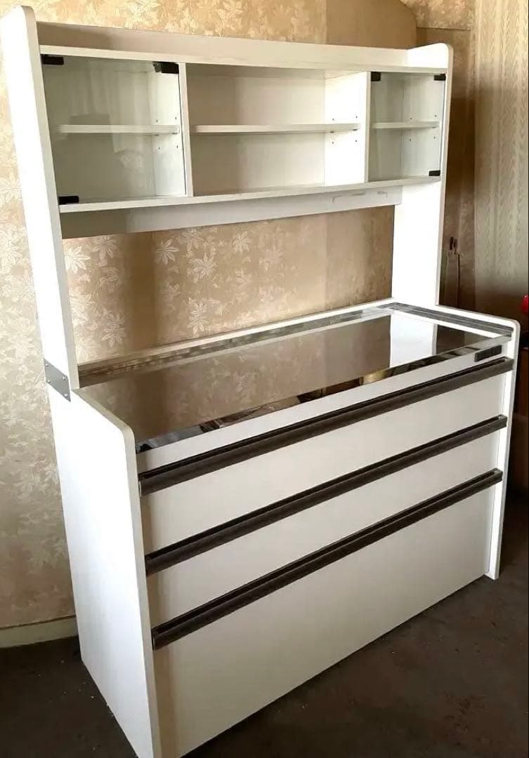 ホワイト木製キッチンカウンター 左右ガラス棚付き