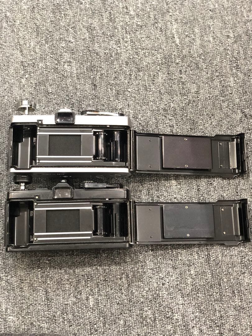 Olympus OM-2 シルバー ブラック フィルムカメラ　2個　002