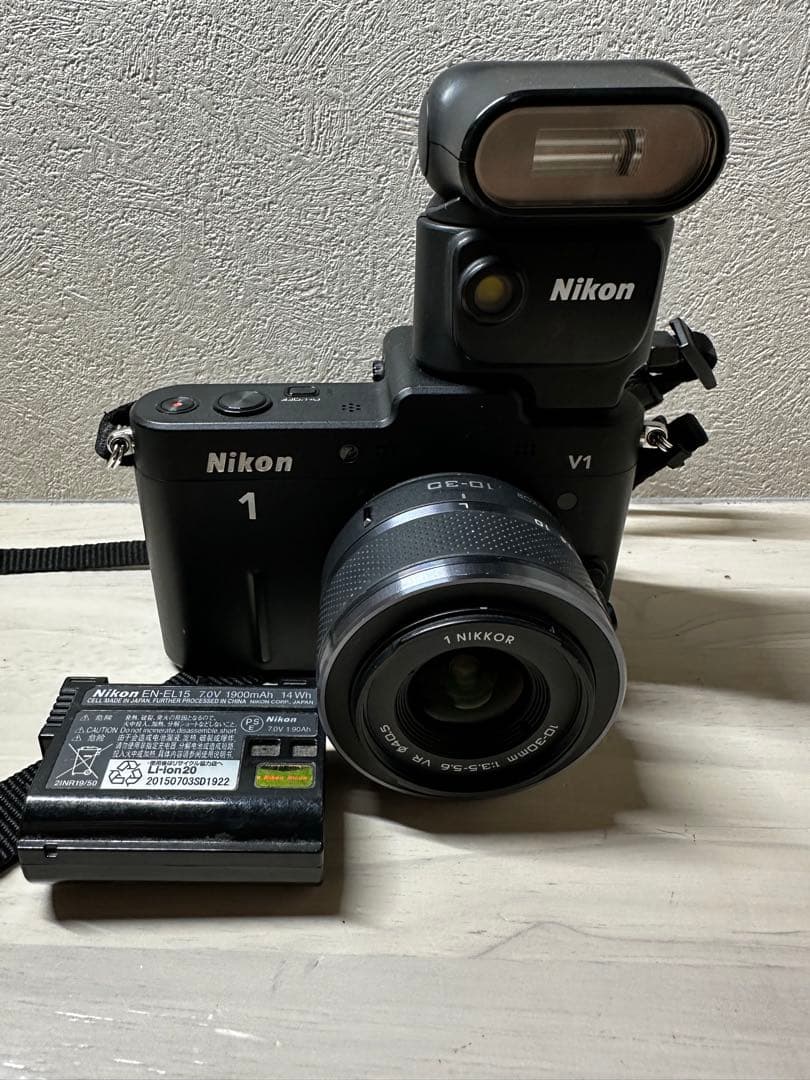 【美品】Nikon Nikon1 V1 レンズセット デジタルカメラ　レンズ　1