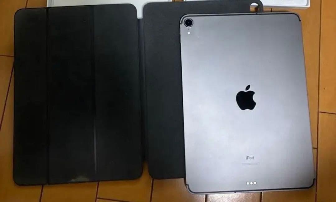 純正ケース付Apple iPad Pro セルラー 11インチ 256GB