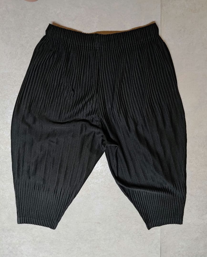 HOMME PLISSÉ ISSEY MIYAKE BASICSパンツ　ブラック