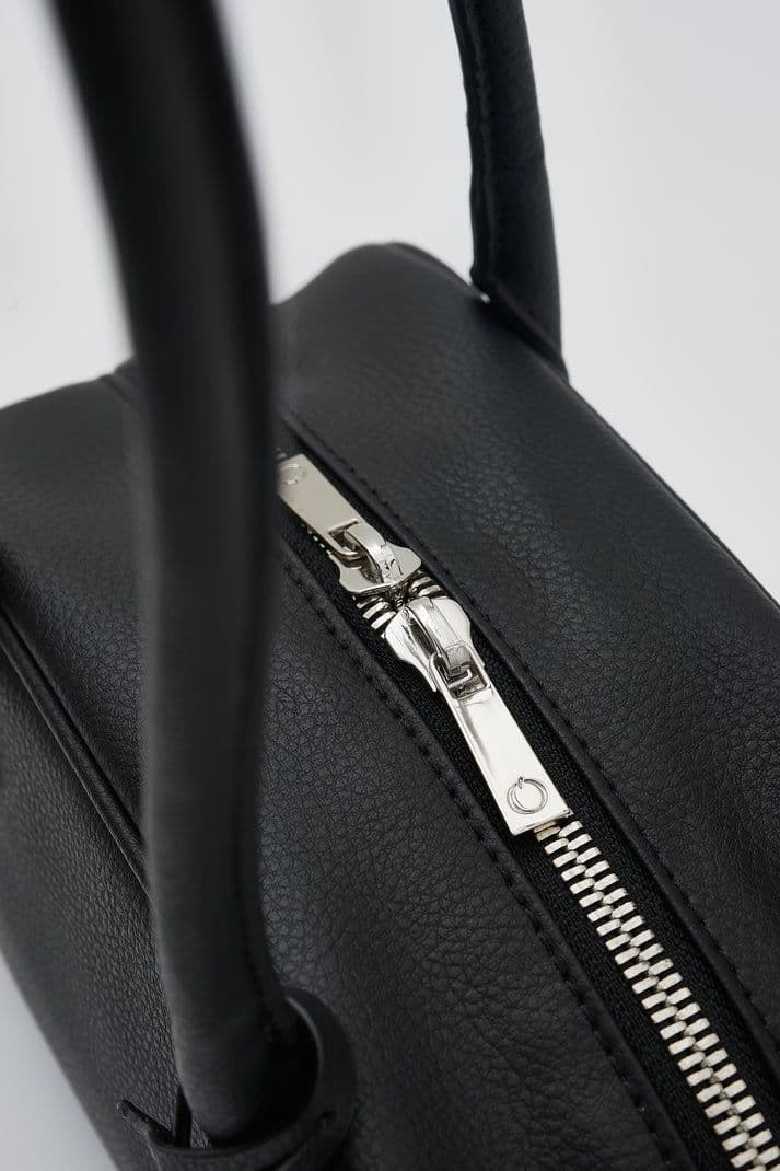 【未使用】LOVSTTOKYOAppleHalf-MoonBostonBag