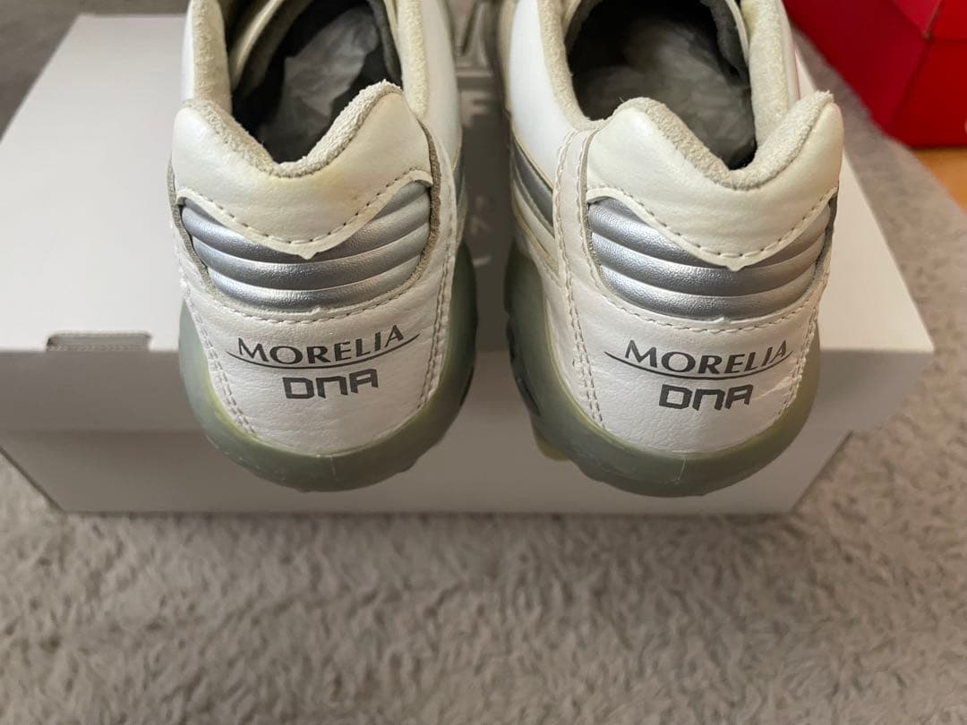 サッカースパイク　ミズノ　モレリアDNA