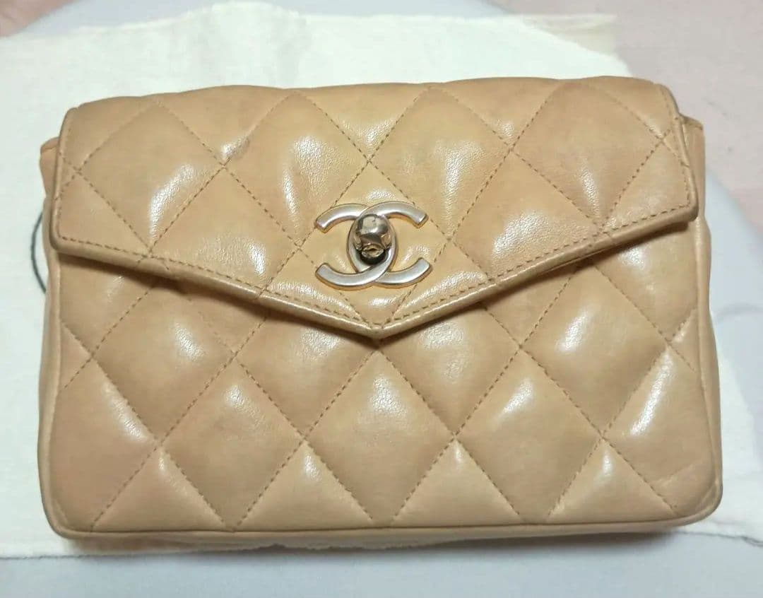 CHANELシャネルベージュ キルティングウエストポーチ シャネル ココマーク
