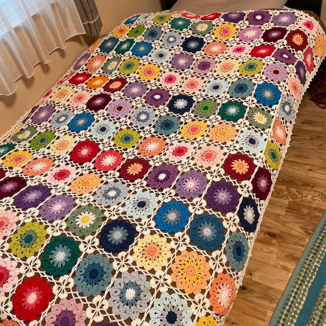ハンドメイド　お花がいっぱいベットカバー　マルチカバー　モチーフ　コットン
